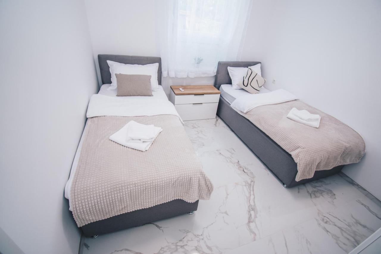 מריבור L Apartment מראה חיצוני תמונה